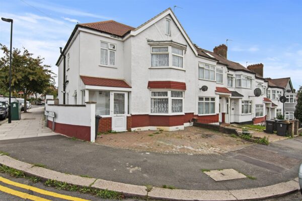 Norfolk avenue, Palmers Green, N13 6AL